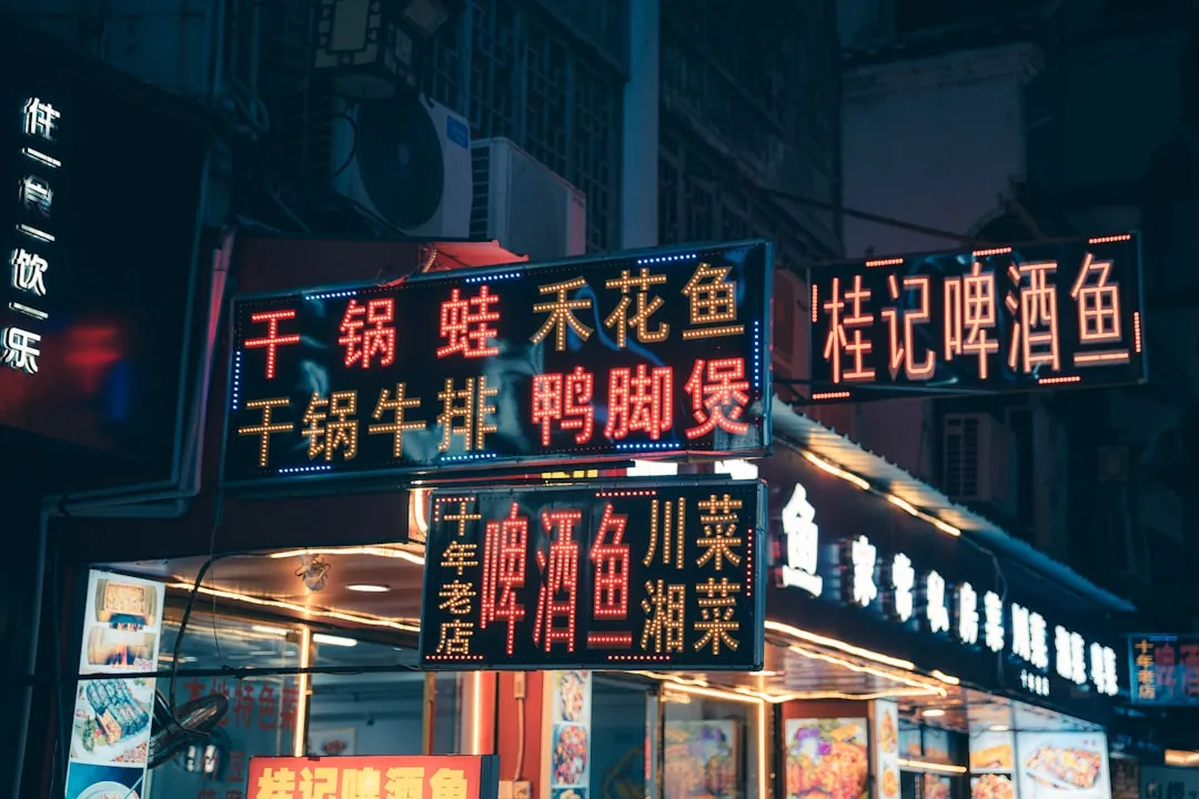 2024年餐饮门店扩张策略对比：自营模式与加盟体系的投资回报评估